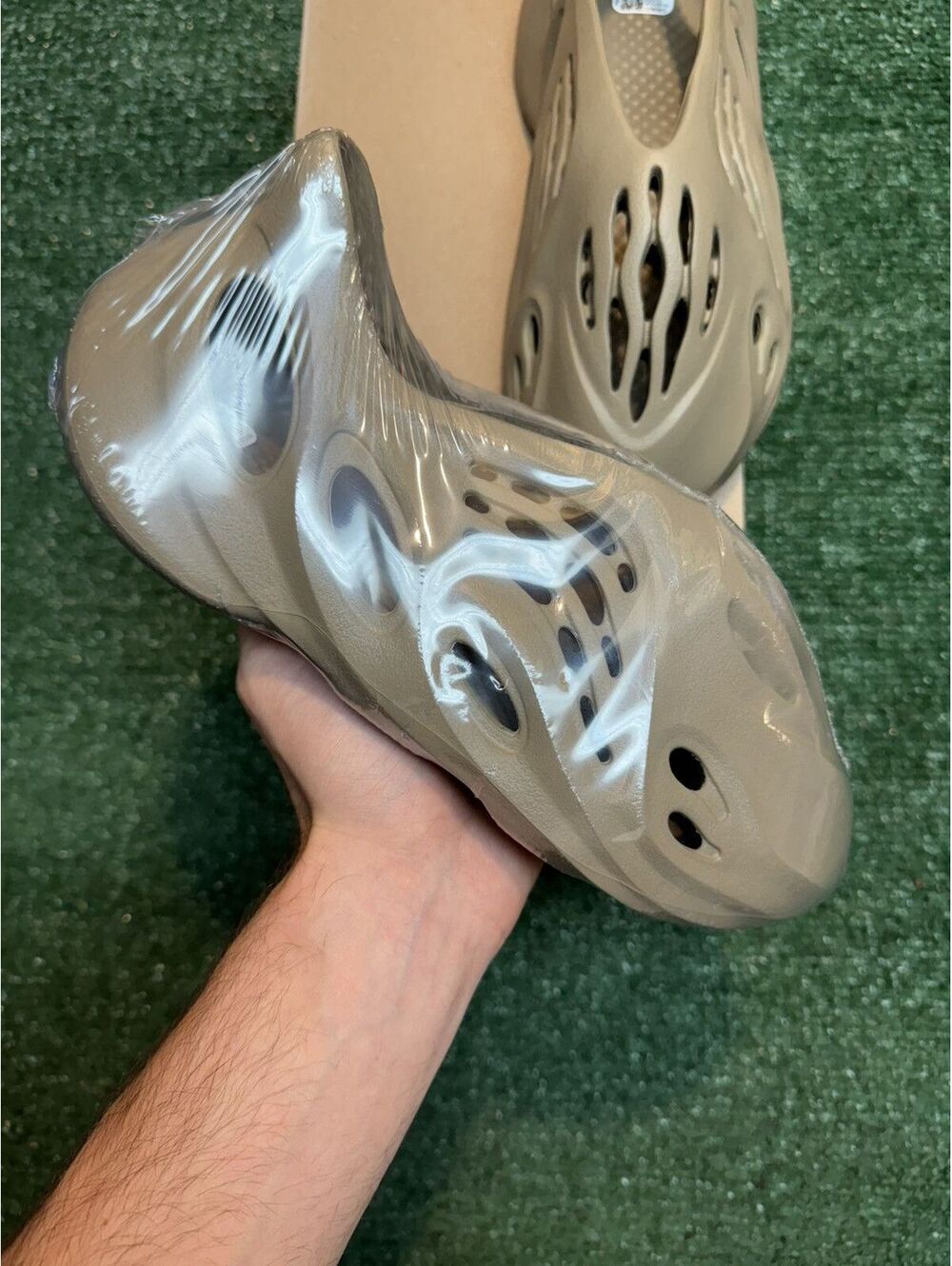 Adidas Yeezy Foam RNR Stone Taupe Size 8